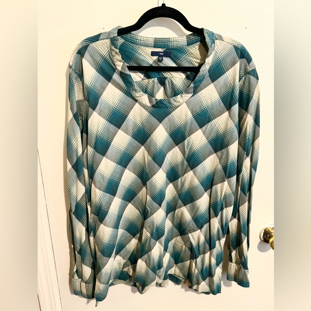 Gap scoop neck plaid blouse